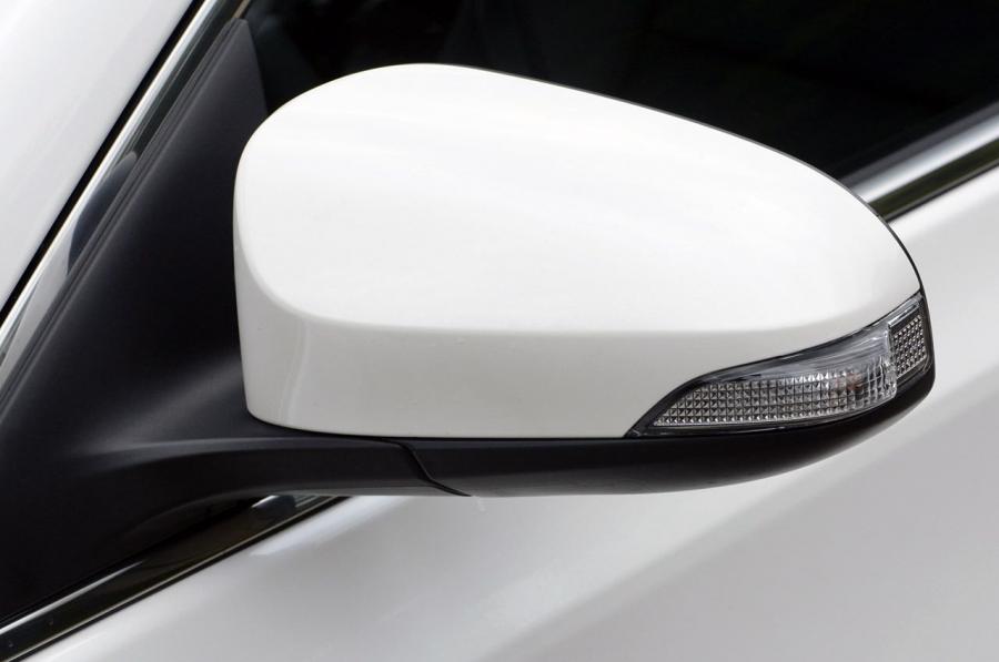  Toyota Avalon Hybrid 2013 года  (фото 2 из 42)